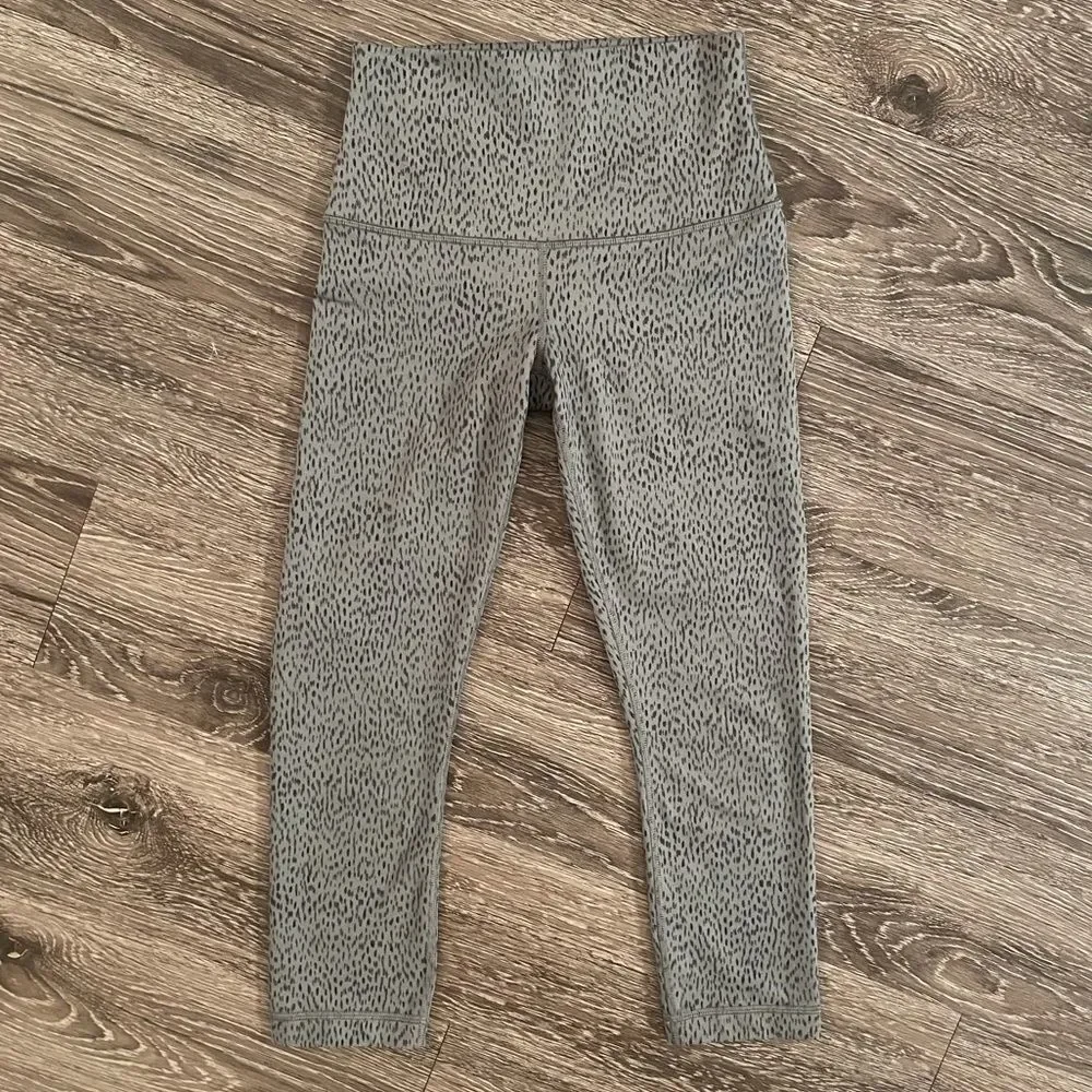 Lululemon wunder under crop roll down dottie dash nwot